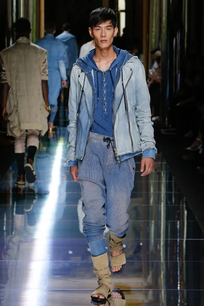 Look 10